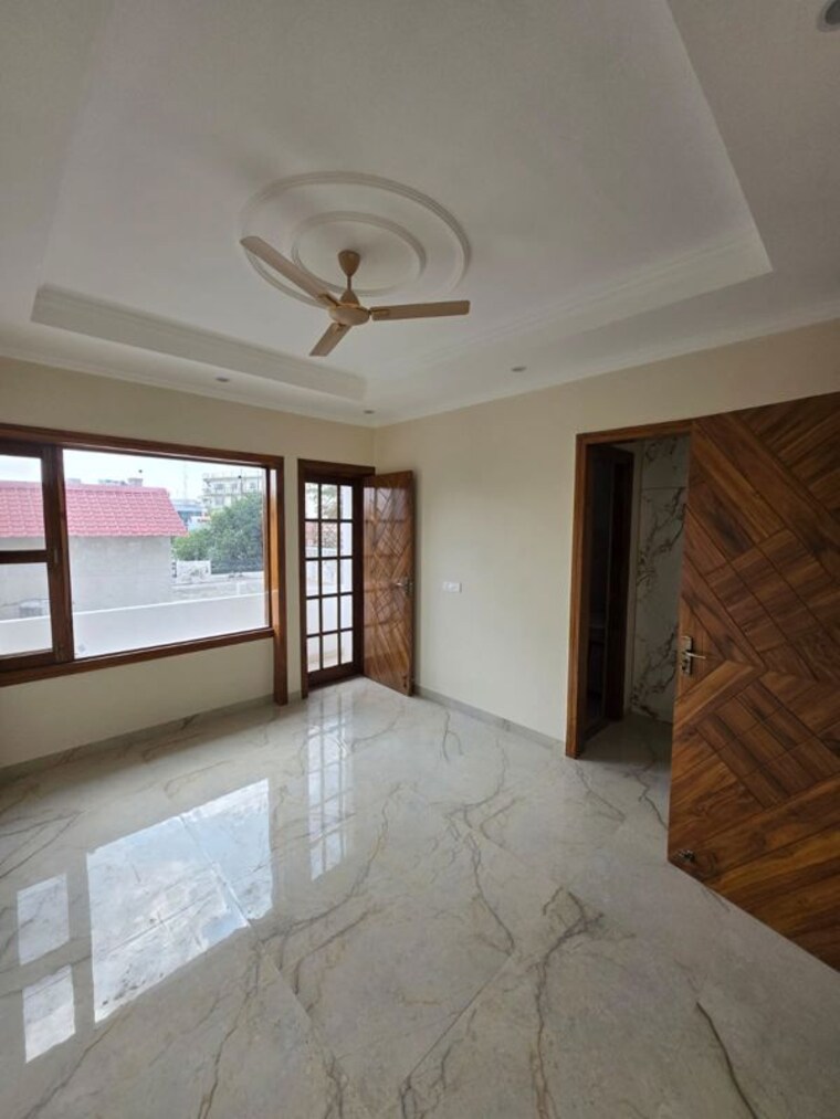 Room, sahastradhara road 3 Bedroom 133 Sq.Yd. Independent House In Sahastradhara Road Dehradun 10777617