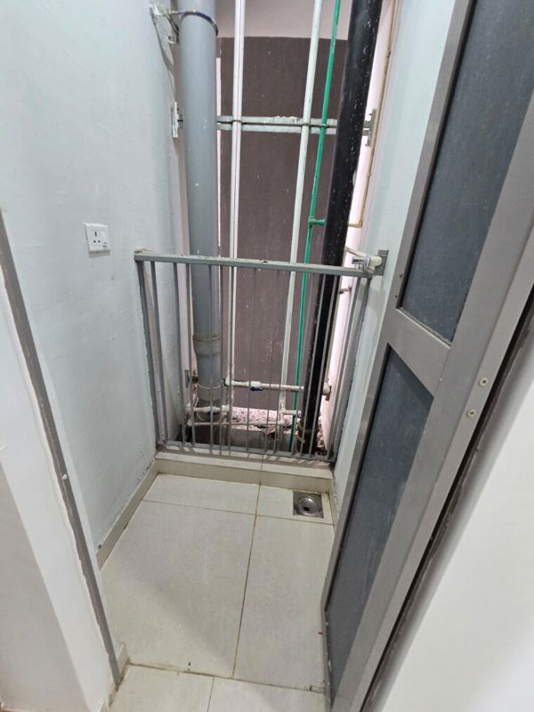 Balcony, courtyard-by-narang-realty-and-the-wadhwa-group 3 Bedroom 1160 Sq.Ft. Apartment In Pokhran Road No Two Thane 10777597