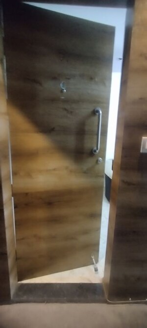 Bathroom in Studio Apartment at DLF Capital Greens Phase I And II, Moti Nagar – for Rent
