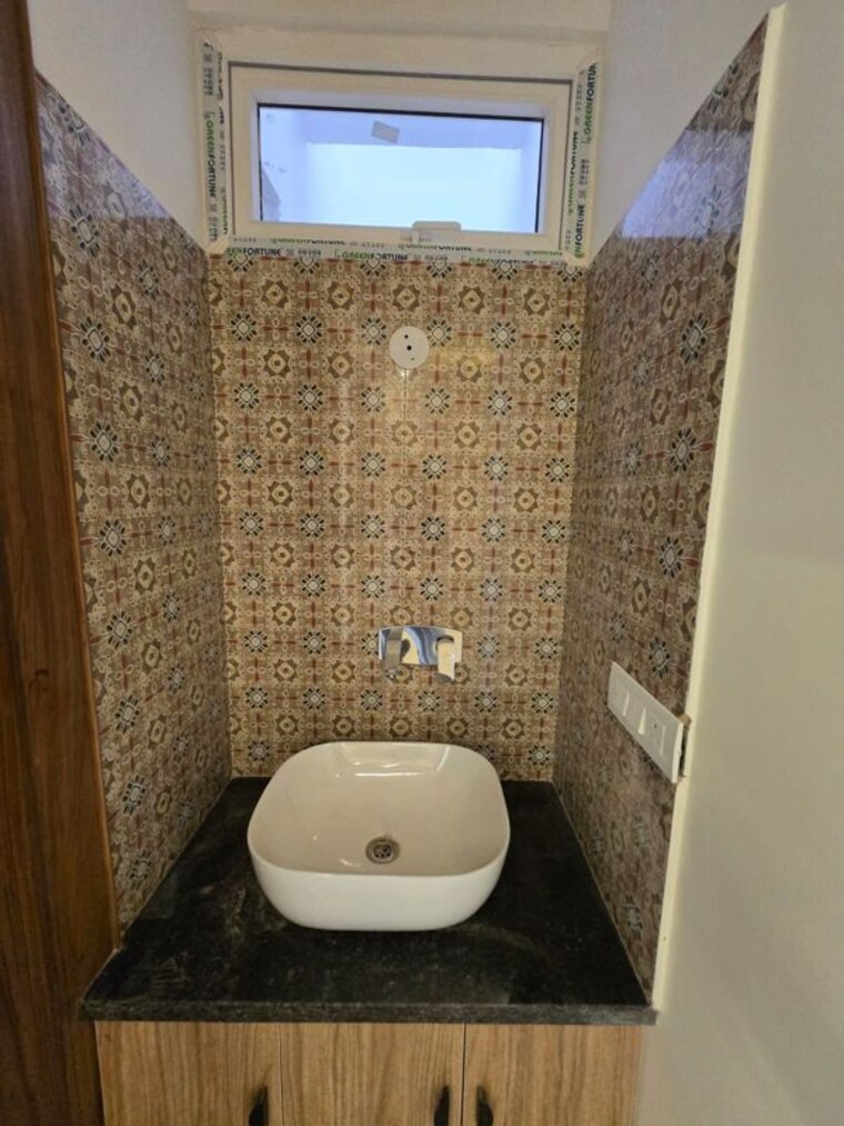 Bathroom, sahastradhara road 3 Bedroom 150 Sq.Yd. Independent House In Sahastradhara Road Dehradun 10777644