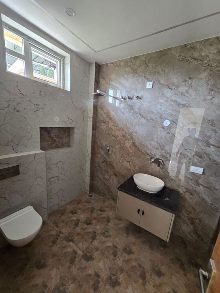 Bathroom, sahastradhara road 3 Bedroom 150 Sq.Yd. Independent House In Sahastradhara Road Dehradun 10777644