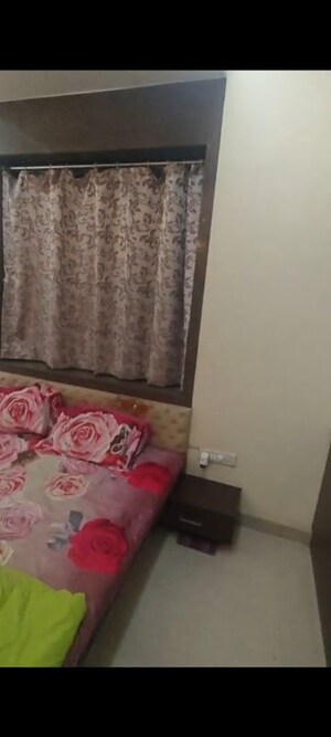 Bedroom in 1 BHK Apartment at Dwarkamai CHS, Matunga West – for Rent