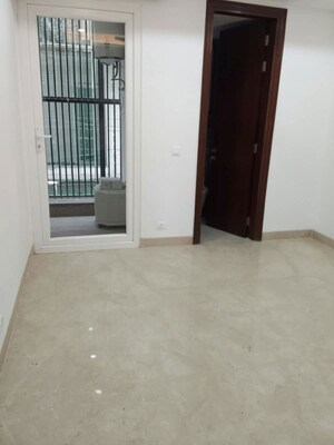 Room in 3 BHK Builder Floor at Safdarjung Enclave – for Rent