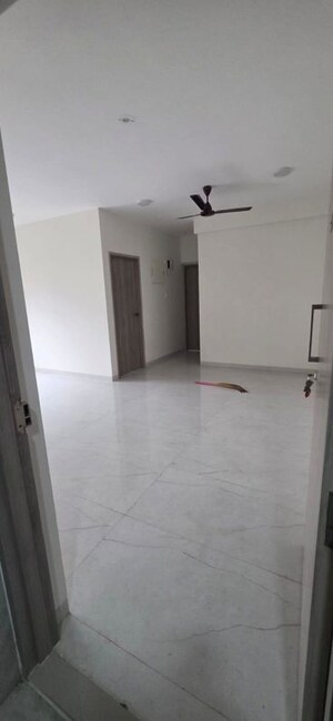 Room in 2 BHK Apartment at 153 Skye, Matunga West – for Rent