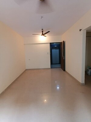 Room in 2 BHK Apartment at Lokhandwala Octacrest, Kandivali East – for Sale
