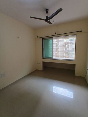 Room in 2 BHK Apartment at Lokhandwala Octacrest, Kandivali East – for Sale