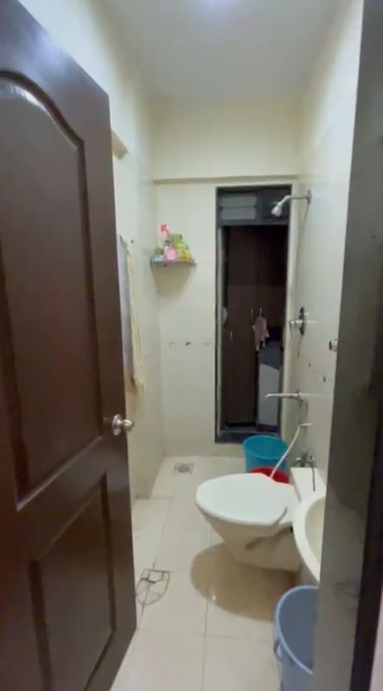 Bathroom, chembur 2 Bedroom 910 Sq.Ft. Apartment In Chembur Mumbai 10777707