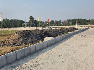  Plot For Sale in Isnapur