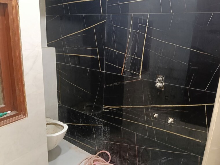 Bathroom, vasundhara sector 1 3 Bedroom 1365 Sq.Ft. Builder Floor In Vasundhara Sector 1 Ghaziabad 10777830