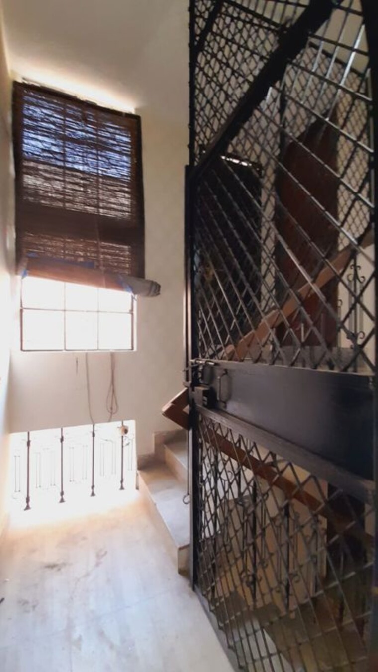 Balcony, greater kailash ii 3 Bedroom 300 Sq.Yd. Builder Floor In Greater Kailash ii Delhi 10777882