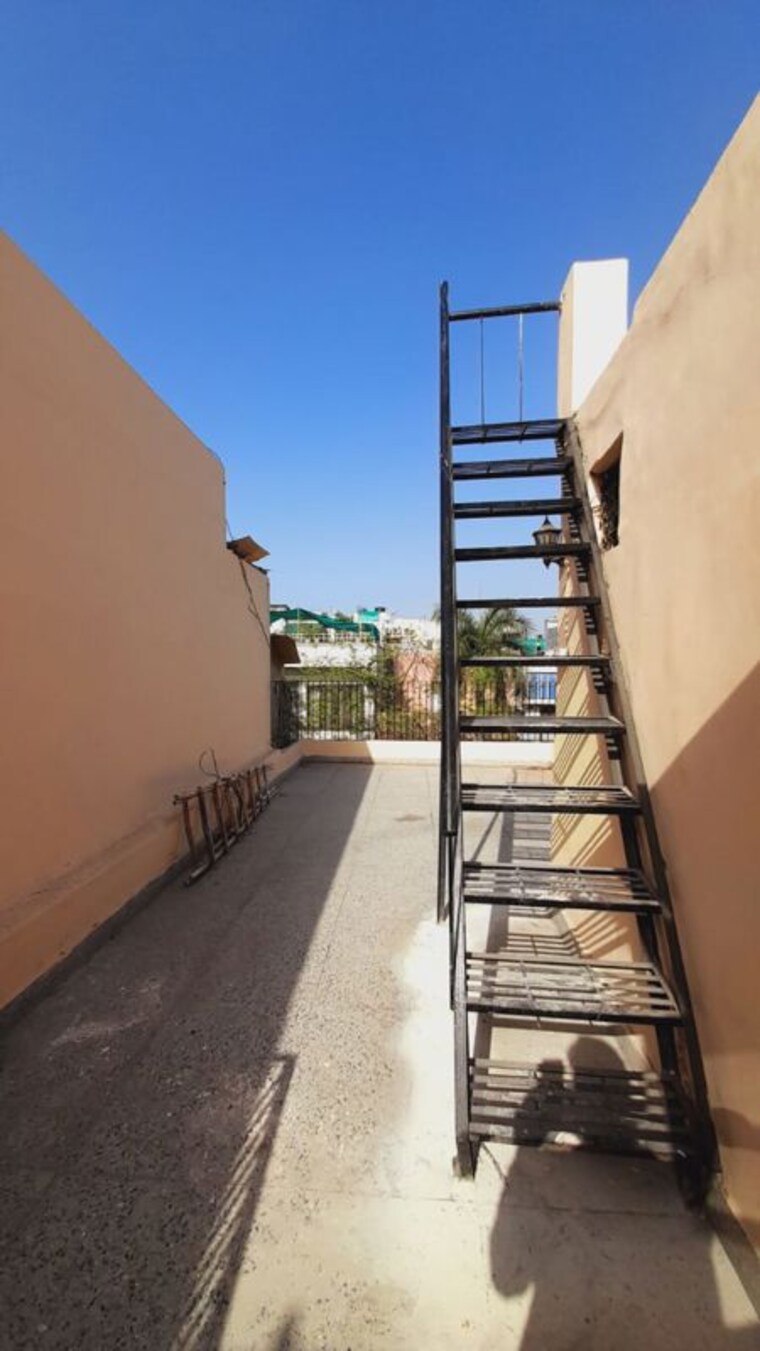 Exterior View, greater kailash ii 3 Bedroom 300 Sq.Yd. Builder Floor In Greater Kailash ii Delhi 10777882