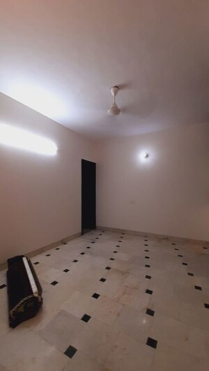 Room in 3 BHK Builder Floor at Greater Kailash ii – for Rent