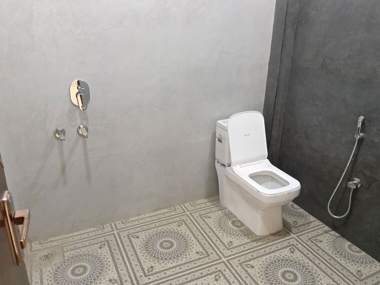 Bathroom, vasundhara sector 1 3 Bedroom 1500 Sq.Ft. Builder Floor In Vasundhara Sector 1 Ghaziabad 10777892