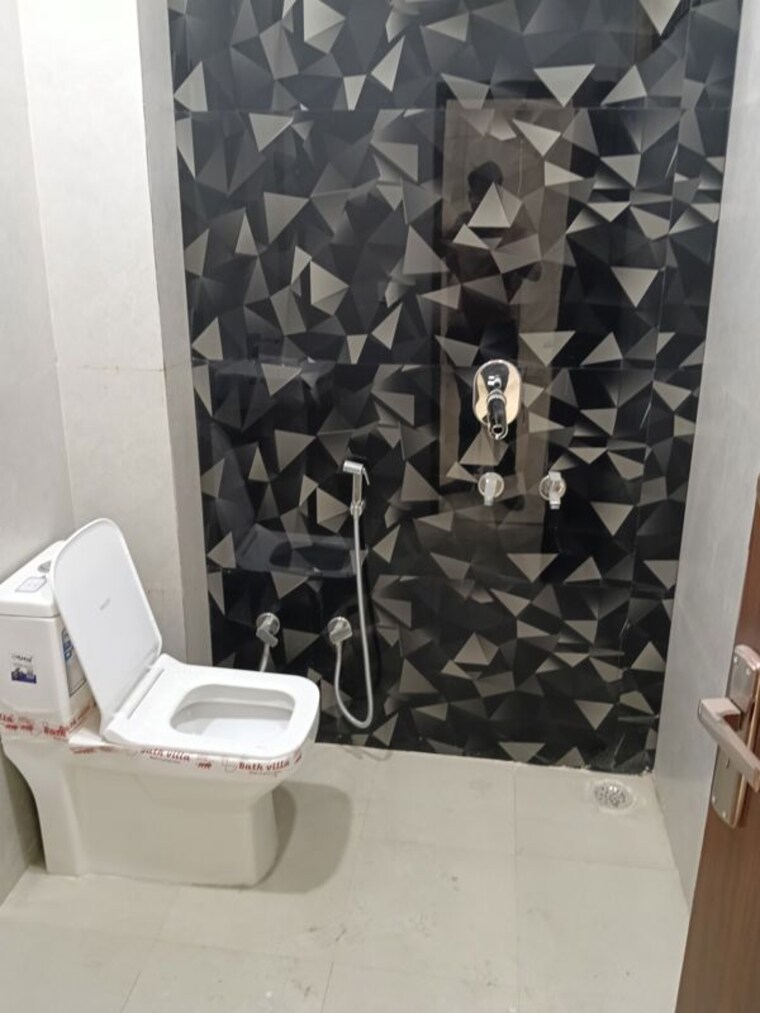 Bathroom, vasundhara sector 1 3 Bedroom 1500 Sq.Ft. Builder Floor In Vasundhara Sector 1 Ghaziabad 10777892