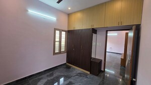 Room in 2 BHK Apartment at Lb Shastri Nagar – for Rent