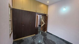 Room in 2 BHK Apartment at Lb Shastri Nagar – for Rent