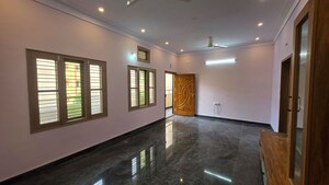 Room in 2 BHK Apartment at Lb Shastri Nagar – for Rent