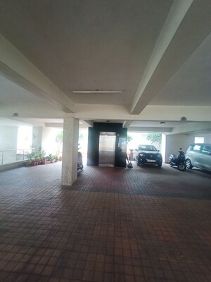 Parking in 3 BHK Apartment at Sunder Sai Plaza, Banjara Hills – for Rent