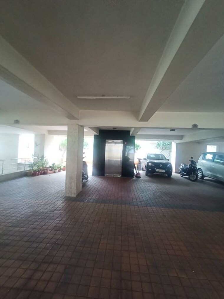  Parking, sunder-sai-plaza 3 Bedroom 2000 Sq.Ft. Apartment In Banjara Hills Hyderabad 10777950