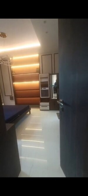 2 BHK Apartment For Rent in Dheeraj Gaurav Heights, Jogeshwari West