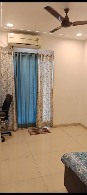 1 BHK Apartment For Rent in Godrej Emerald, Ghodbunder Road