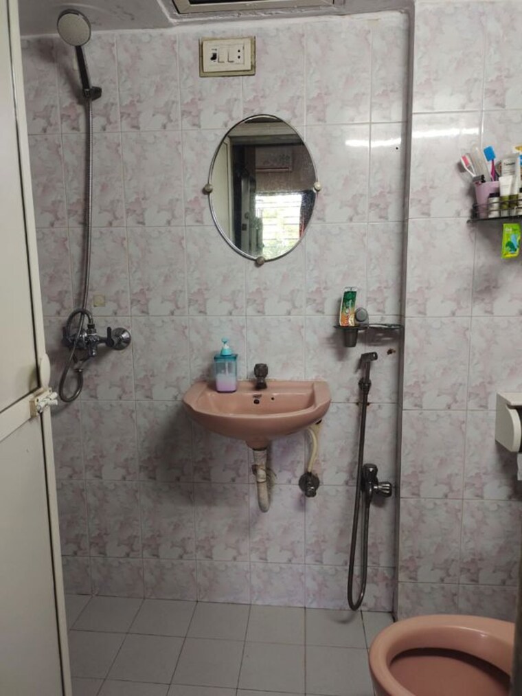 Bathroom, neelkanth-sunberry-ghansoli 2 Bedroom 1200 Sq.Ft. Apartment In Ghansoli Navi Mumbai 10778121