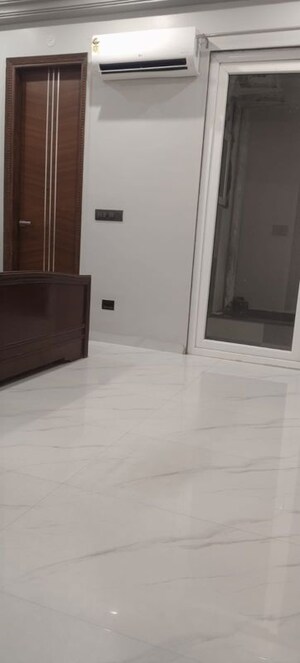 Room in 2 BHK Builder Floor at Neb Sarai – for Rent