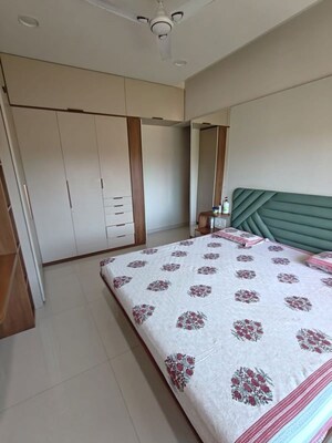 Bedroom in 2.5 BHK Apartment at Chembur – for Rent