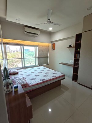 Bedroom in 2.5 BHK Apartment at Chembur – for Rent
