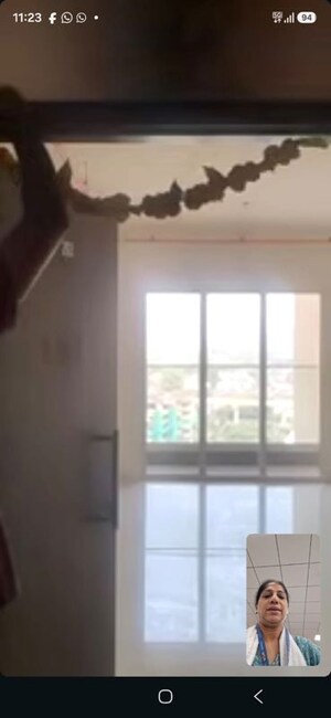 Room in 2 BHK Apartment at Kalpataru Vivant, Jogeshwari East – for Rent
