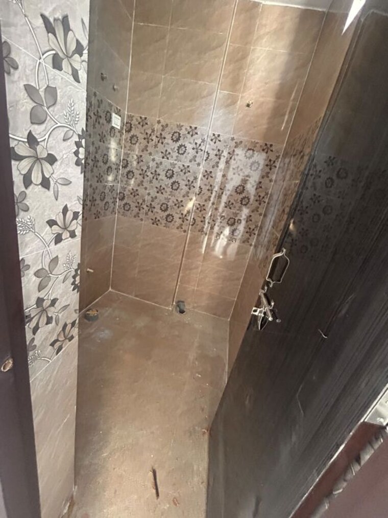 Bathroom, vastu khand 1 Bedroom 400 Sq.Ft. Independent House In Vastu Khand Lucknow 10778156