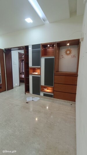 Room in 1 BHK Apartment at Prabhadevi – for Rent