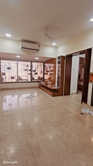 Room in 1 BHK Apartment at Prabhadevi – for Rent