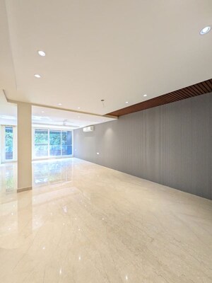 Room in 4 BHK Builder Floor at Green Park Extension – for Rent