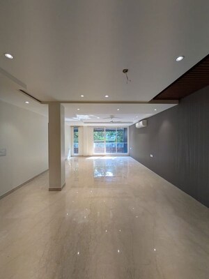 Room in 4 BHK Builder Floor at Green Park Extension – for Rent