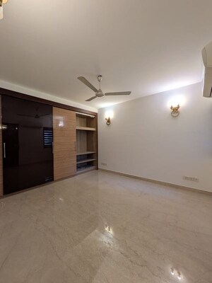 Room in 4 BHK Builder Floor at Green Park Extension – for Rent