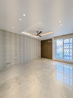 Room in 4 BHK Builder Floor at Green Park Extension – for Rent