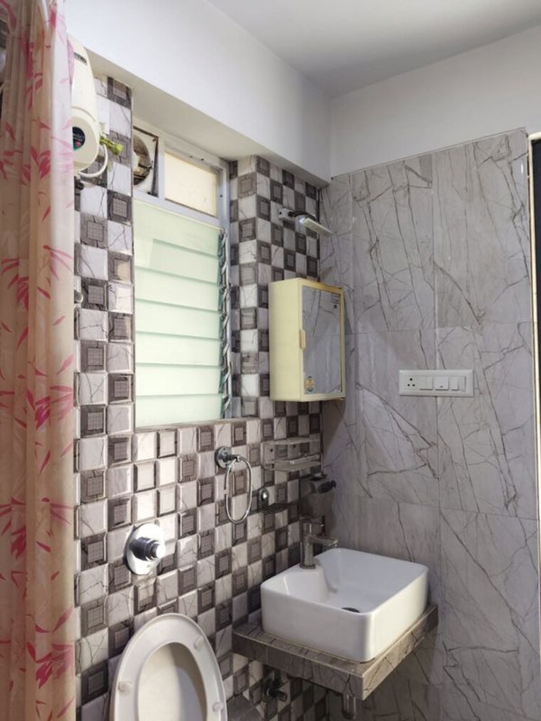 Bathroom, dlh-orchid 3 Bedroom 1070 Sq.Ft. Apartment In Andheri West Mumbai 10778217