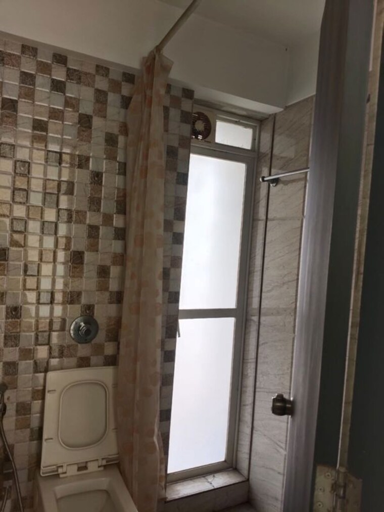 Bathroom, dlh-orchid 3 Bedroom 1070 Sq.Ft. Apartment In Andheri West Mumbai 10778217