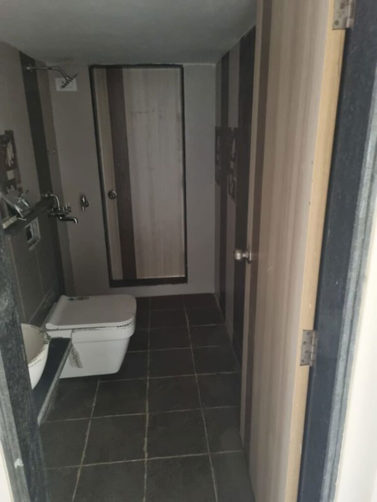 Bathroom, new-hill-view-chs 2.5 Bedroom 900 Sq.Ft. Apartment In Kasarvadavali Thane 10778225
