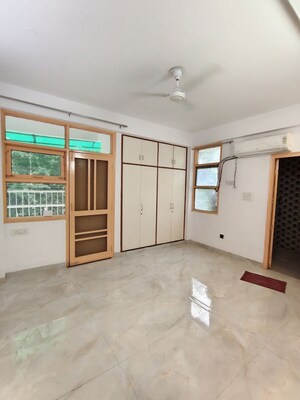 Room in 3.5 BHK Apartment at Sector 7 Dwarka – for Sale