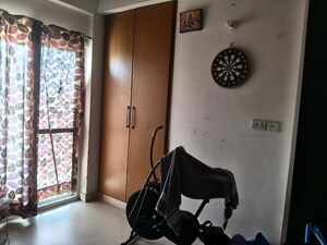 Room in 3 BHK Apartment at Nirala Estate, Tech Zone 4 Greater Noida – for Rent