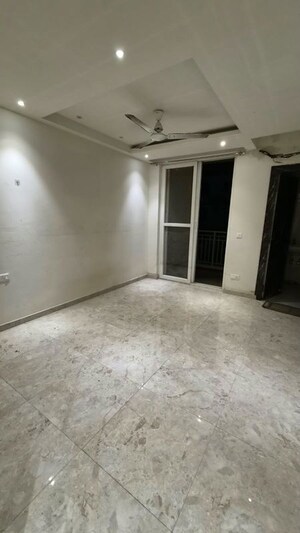 Room in 2 BHK Apartment at Trident Embassy, Sector 1 Greater Noida – for Sale