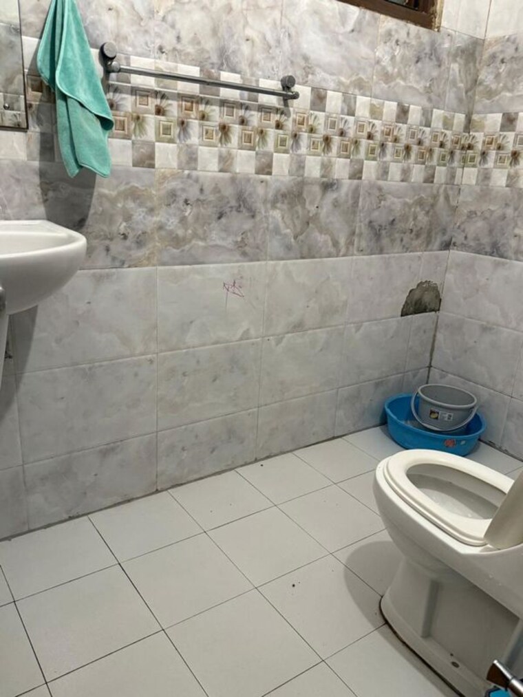 Bathroom, sector 56 2 Bedroom 1300 Sq.Ft. Independent House In Sector 56 Gurgaon 10778342