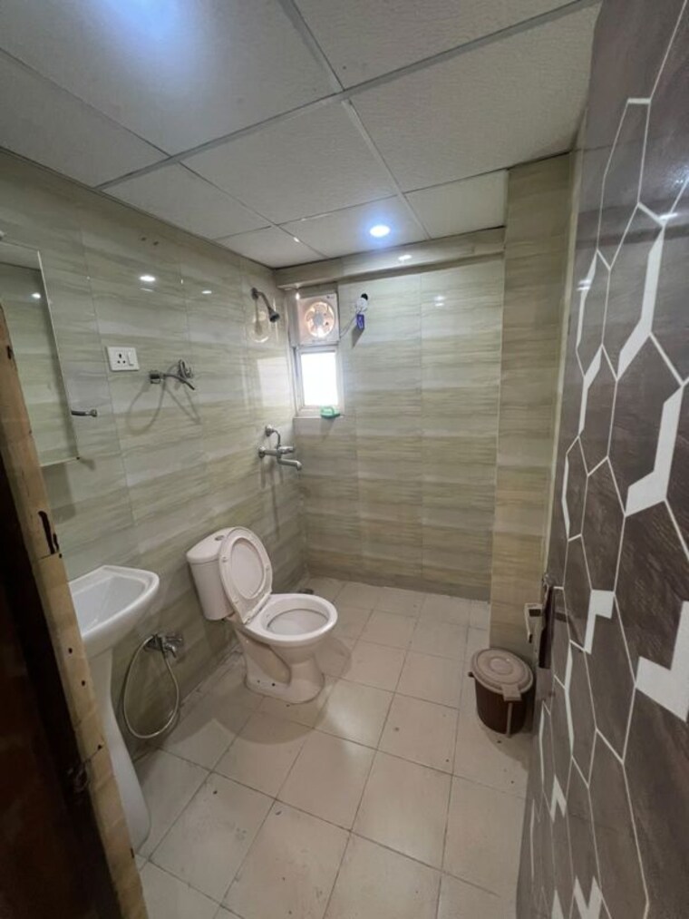 Bathroom, trident-embassy 3 Bedroom 1375 Sq.Ft. Apartment In Sector 1 Greater Noida Greater Noida 10778362