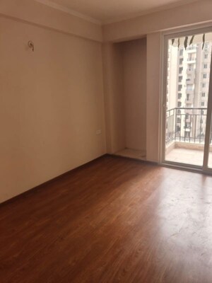 Room in 3 BHK Apartment at Trident Embassy, Sector 1 Greater Noida – for Sale