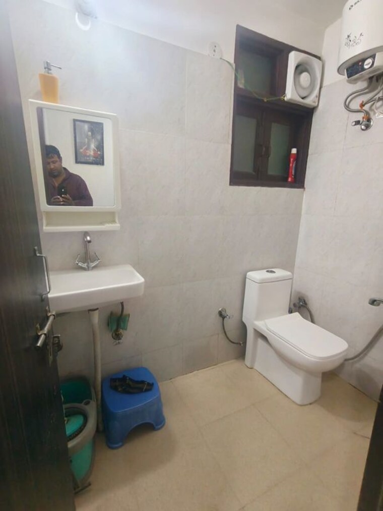 Bathroom, chattarpur 1 Bedroom 450 Sq.Ft. Builder Floor In Chattarpur Delhi 10778407