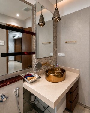 Furnished Amenities in 4 BHK Apartment at Juhu – for Sale