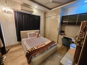 Bedroom in 4 BHK Builder Floor at DLF Green Avenue, Dlf Phase iv – for Sale