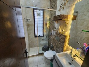 Bathroom in 4 BHK Builder Floor at DLF Green Avenue, Dlf Phase iv – for Sale